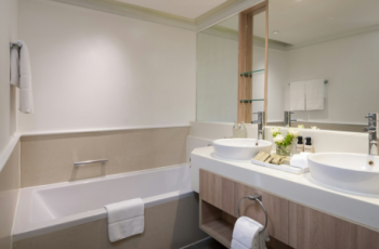 Amari Bangkok bathroom