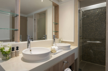 Amari Bangkok bathroom